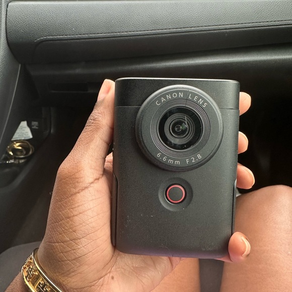 Canon PowerShoot v10 - Picture 2 of 5